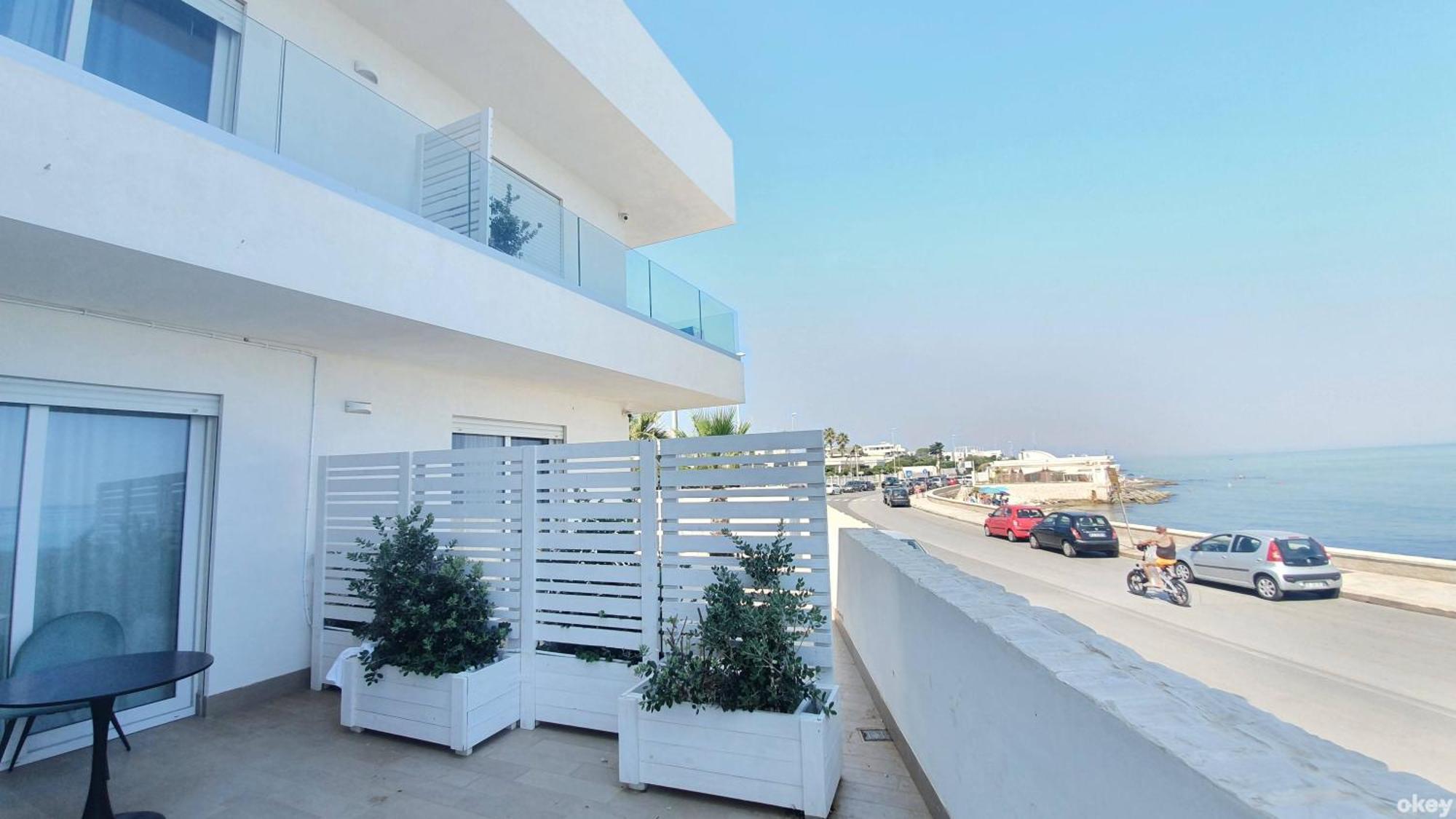 Villa Mediterranea Apartments - Seaview, Pool & Garden Bari Dış mekan fotoğraf